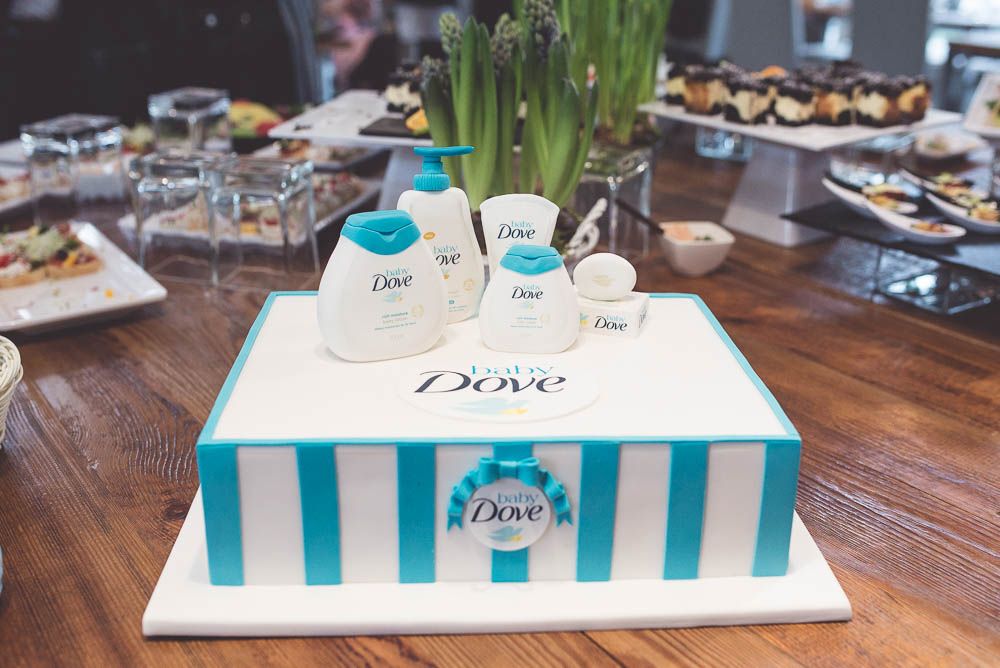 tort na baby shower baby dove