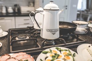 emaliowany dzbanek na kawe