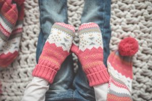 czerwone rekawiczki z jednym palcem