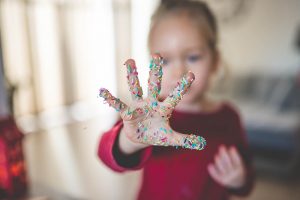 ozdabianie piernikow przed swietami