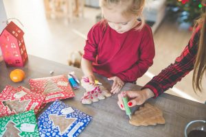 ozdabianie piernikow z dziecmi