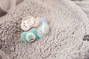 jaki smoczek dla noworodka