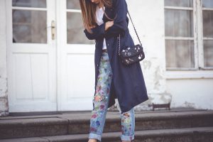 granatowy plaszcz buty