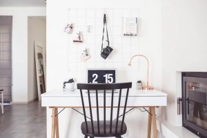 biurko w stylu skandynawskim