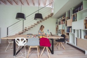 drewniany stol jadalnia