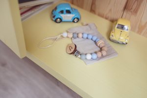 drewniana zawieszka do smoczka