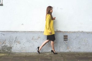 czarna spodnica olowkowa