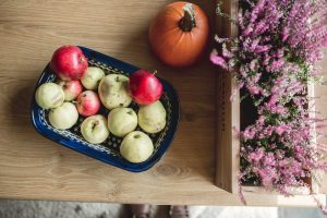 jablka w misce