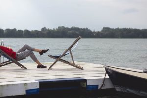 odpoczynek nad jeziorem