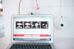 kolacja w ciemnosciach