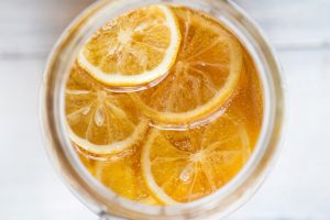 woda z cytryna i miodem