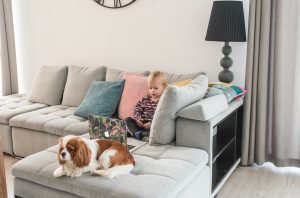 dwulatek oglada bajki po angielsku